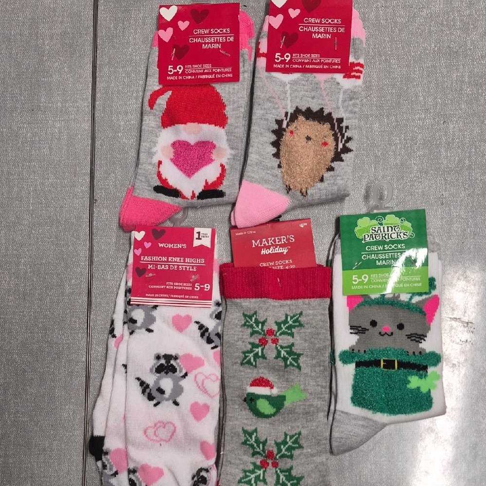 5 Pairs Festive Holiday Crew Socks Set 5-9 Shoe Size Women Kids